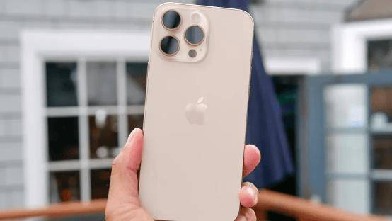 iPhone 16 Pro Max对决三星S24 Ultra 谁是真正的机皇？