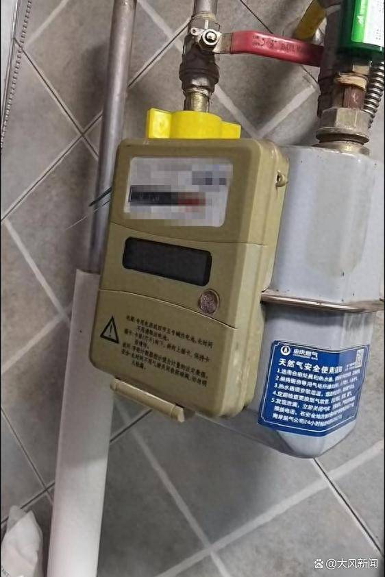 家中气表莫名其妙抖动，担心爆炸业主问询被怼“死了会赔”；重庆燃气：罚责任人1000元、培训一周