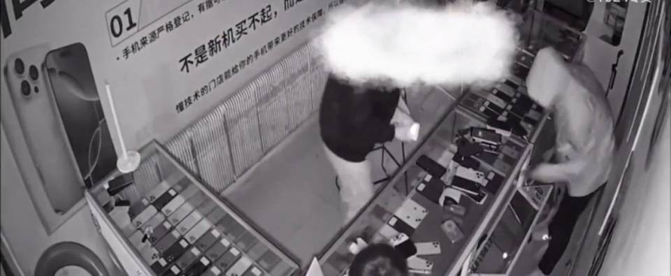 4名少年偷手机89部还发视频炫耀,店主:贼抓了又放,手机向谁要