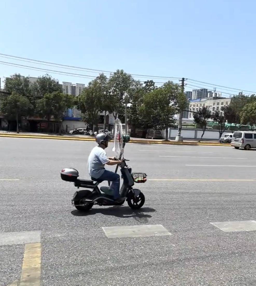 西安高温把柏油马路“晒化”了，记者实测街头温度超60℃，专家解读为何温度比天气预报高