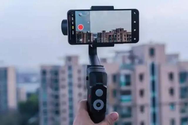 直播军机起降、侮辱保卫部门人员，男子持续泄露军事秘密被抓