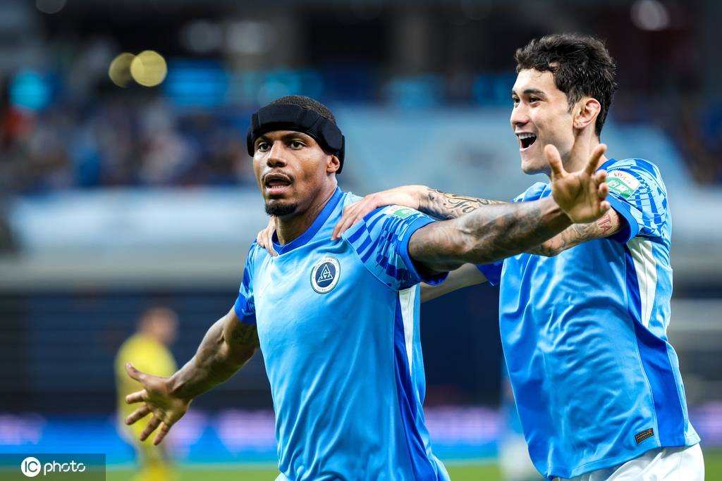 中超-戴维森阿齐兹建功张卫杨一鸣送礼 西海岸2-1逆转深圳