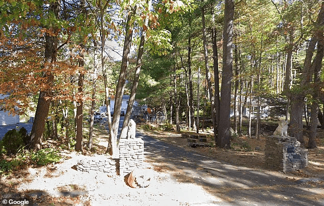 美国12岁女孩遭养父性侵7年,怀孕生子,养母装不知道