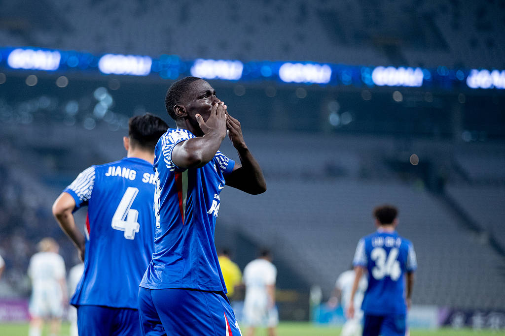 两轮不胜！亚冠-阿苏埃破门+错失两单刀 申花疑遭漏判1-1蔚山