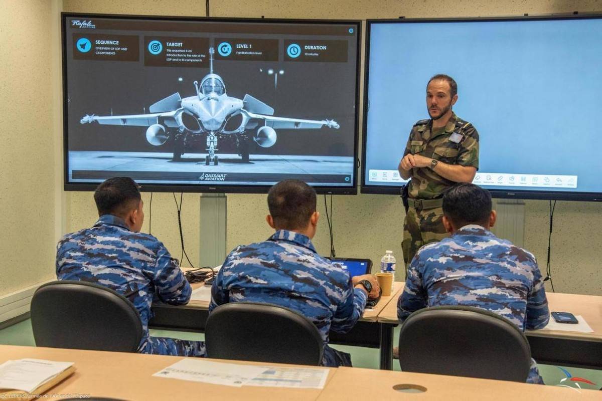 阵风再败,印尼一口气下单42架歼10,印媒急了:自己就是前车之鉴